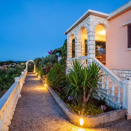 Дом отдыха Seaside House With A Swimming Pool Prigradica, Korcula - 18788 Blato (Korcula)